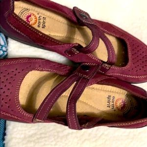 Women’s Earth Spirit shoes size 8